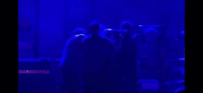 Perry Farrell looses his shit on stage at a Jane&rsquo;s Addiction gig and attacks a confused Dave Navarro for some reason.