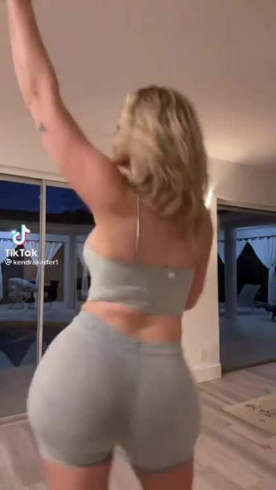 Kendra karter 🎂
