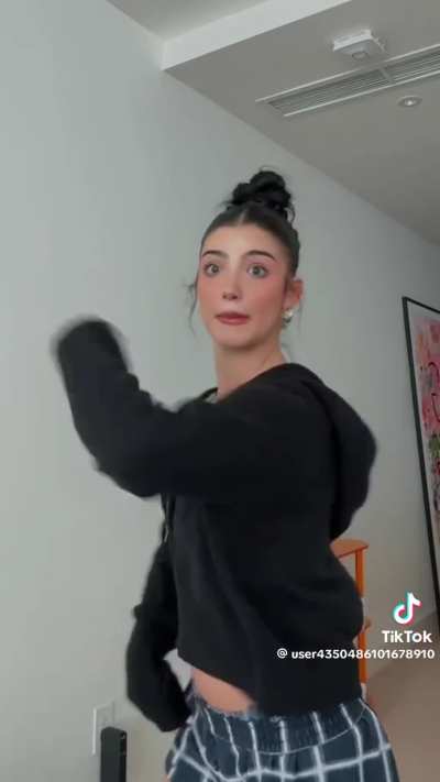 Charl<wbr>iDAme<wbr>lioPH<wbr>UB - Video #3581