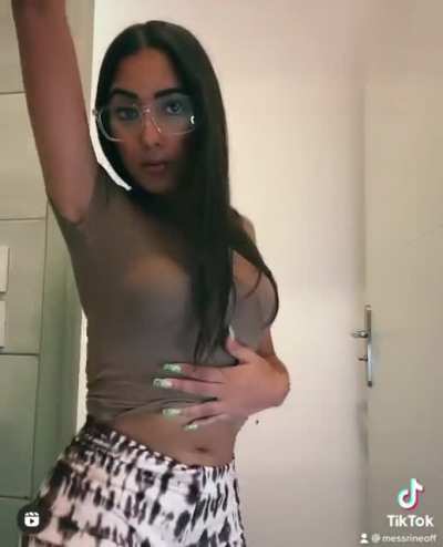Elle aime trop faire &ccedil;a