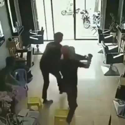 Esse testou a porta