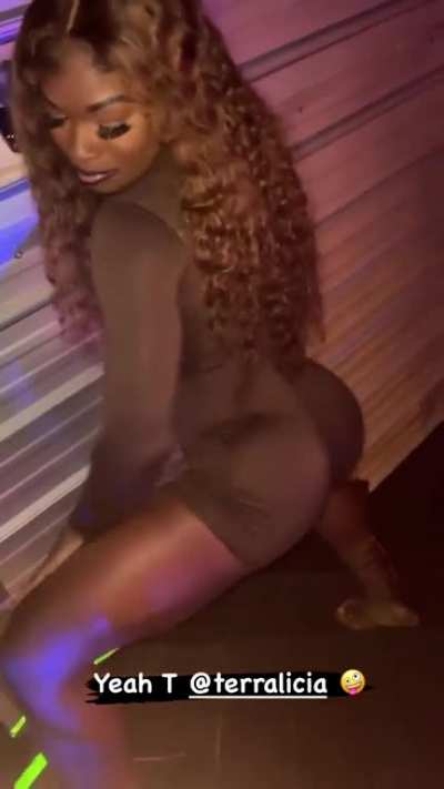 Booty Shaking 😍❤️