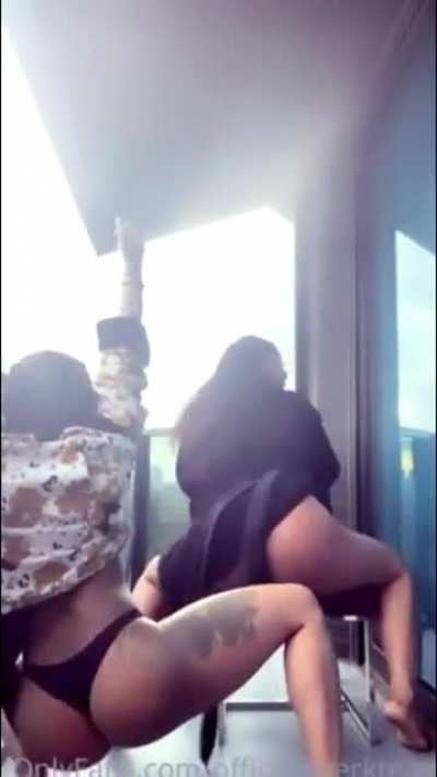 twerksum lady l