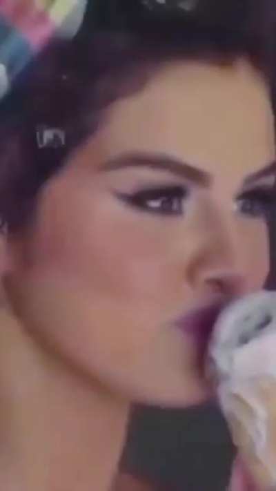 She's a licker 🍦