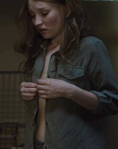 Emily Browning petite plots in 'Sleeping Beauty' (2011)