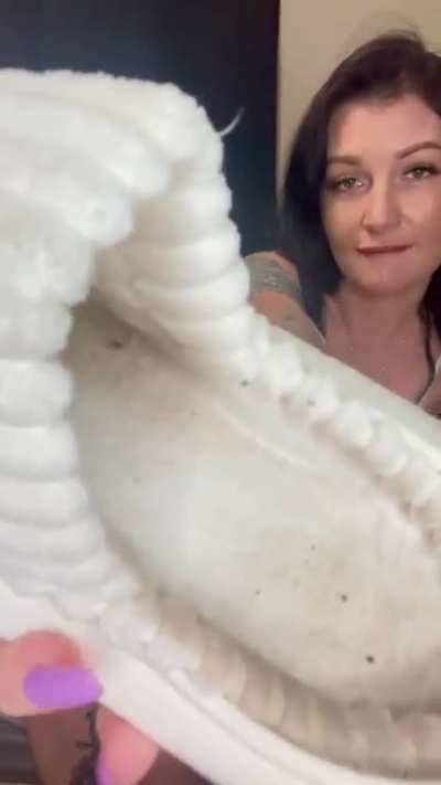 Custom video&acirc;&pound;&iuml;&cedil; Sharing my smelliest house slippers scent and worship with you &eth;&curren;&shy;&eth;&curren;&curren;