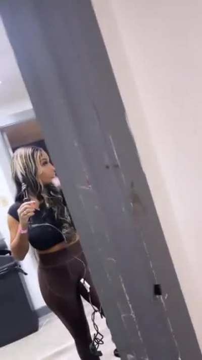 🍑🤳🏽💜
