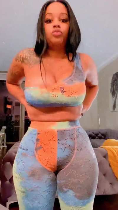 Ph Fame Jiggle that azz in legging