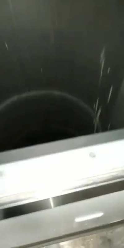 Laundry chute slide