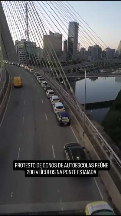 Bandidos protestando para n&atilde;o perder a boquinha