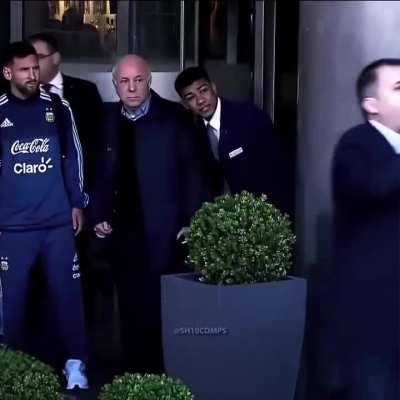 He is a real gentleman! &hearts;️