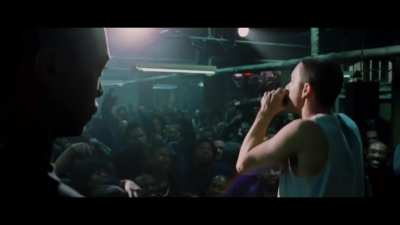E RRALLE! RREPERI I FAMSHEM AMERKIAN, EMINEM PERFORMON LIVE MIDIS ZEZAKEVE KENGE POPULLORE SHQIPE (VIDEO)!!! Pas perfundimit te kesaj performance Eminem permes lotesh tha: 