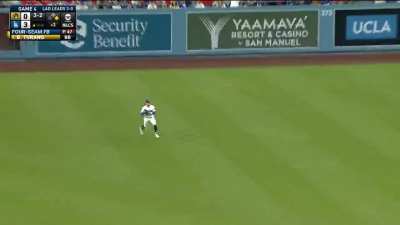 [Highlight] Kik&eacute;tober with the double play throw from left field.