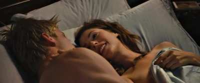Amanda Crew