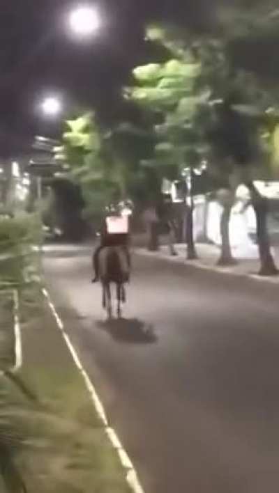Valor do combust&iacute;vel est&aacute; transformado motoboy em cavaleiro.