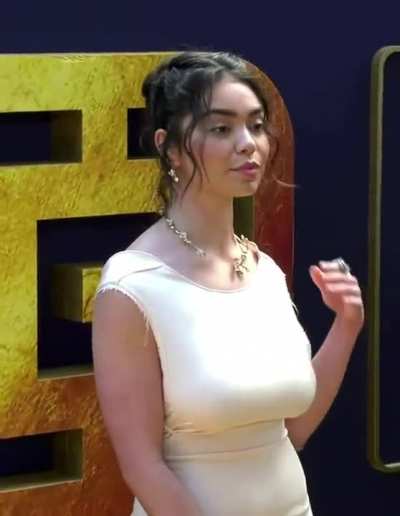 Auli'i Cravalho [Hailey on It!]