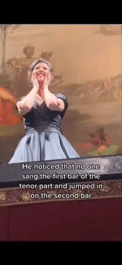 Spectatorr spontaneously joins opera singer when he noticed there wasn't any Tenor for the song (as this was a solo recital).