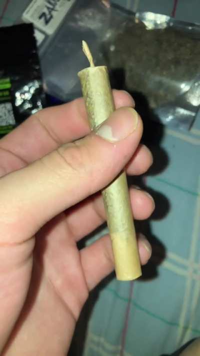 1.1g of OG n 1.1g of ZA from da plug infused w moonrocks in raw black slims