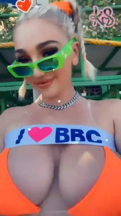Bᴀʀʙɪᴇ ʟᴏᴠᴇs<wbr>.....