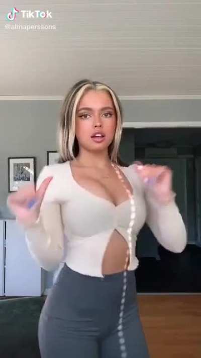 She can&rsquo;t dance but she is hot
