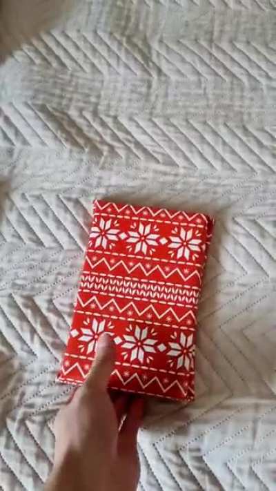 Gift wrapping be like