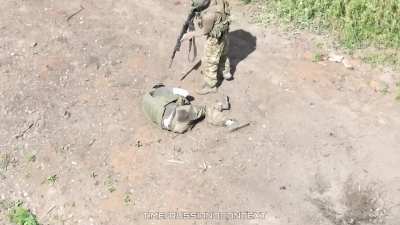 Russian wounded by FPV is killed by his fellow fleeing soldier