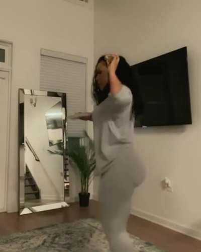 How To Eat A Sandwich, While Givin Body.