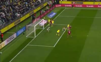 Pernille Harder udligner til 1-1 i VM-kval-kampen mod Sverige