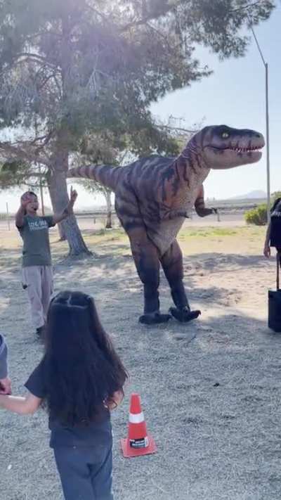 My daughter sees a dinosaur for the first time