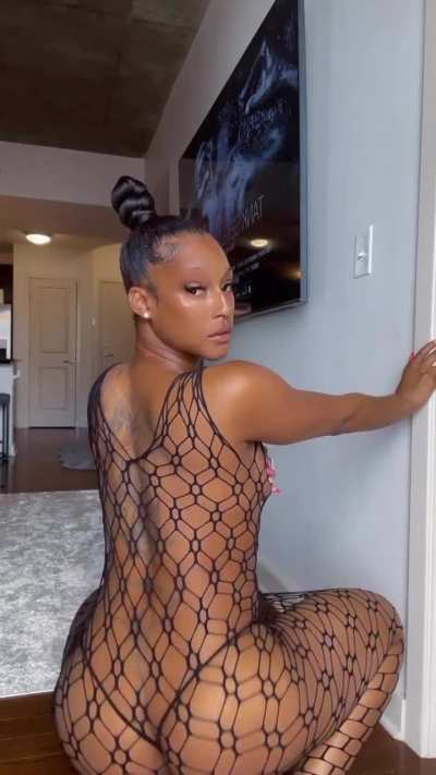 Mizz Twersum (@livemizztwerksum)