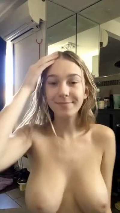 She is perfection 😍 ( her Free album In Comments )