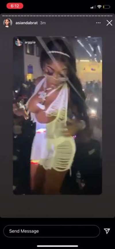 Nip Slip 😍
