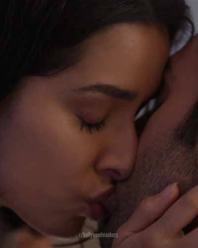 Shradha Kapoor Liplock