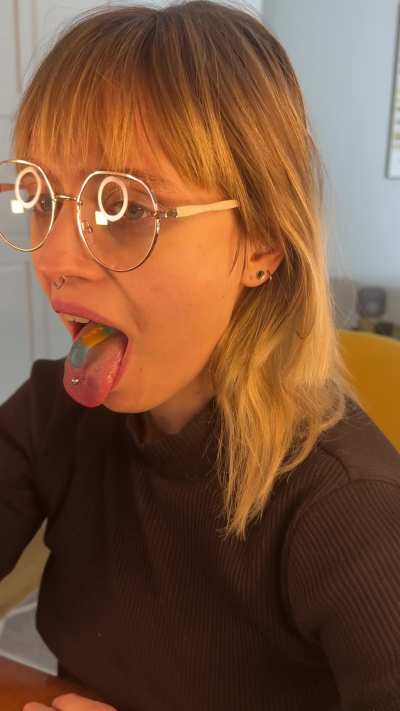 SHOCKING! GIRL SWALLOWS LIVE MOUSE WHOLE! WATCH INSTANTLY NO SMS NO REGISTRATION!XDDD
