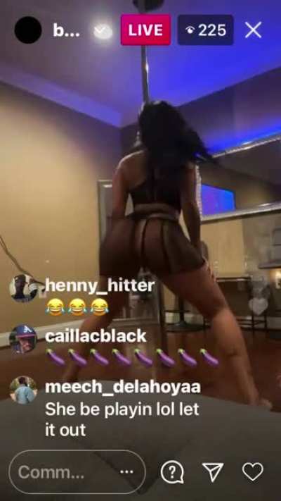 Y&rsquo;all missed the show 🐝 azz clapping