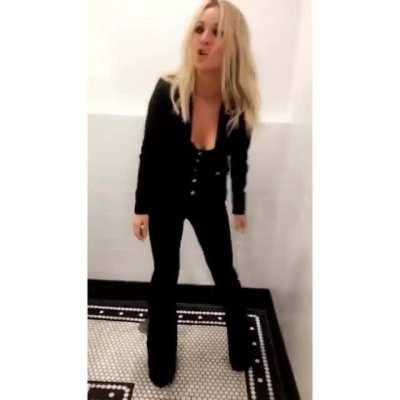She Dancing
