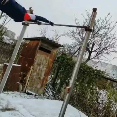 Учимся делать стойку на руках
