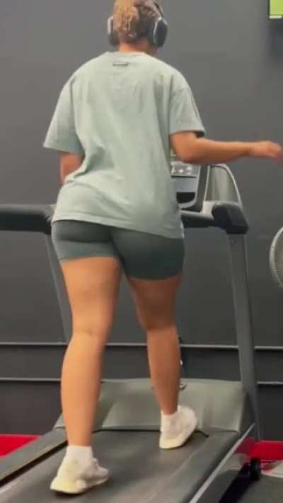 🍑🚶🏼&zwj;♂️