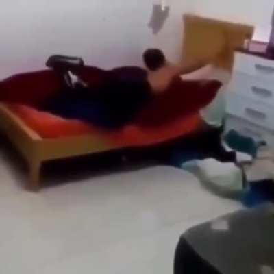 Ele s&oacute; tava co&ccedil;ando o pau na cama