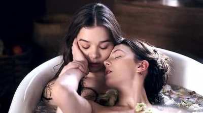 Hailee Steinfeld and Ella Hunt in 