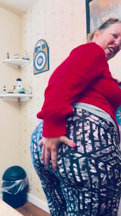 I&rsquo;m imagining a college boy behind me on his knees sniffing up all Mommy&rsquo;s farts. 💨 Wish it was you??