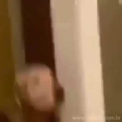 ☹