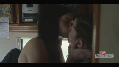 Milena Smit &amp;amp; Mireia Oriol (The Girl in the Mirror - s01e09)