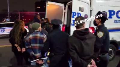Multiple people arrested in NYC for trying to eat in Applebee&rsquo;s without a vaccine pass
