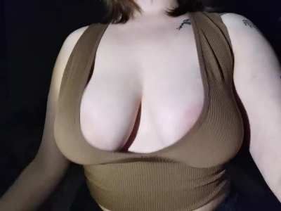 i wanna put my boobs in your faceeee
