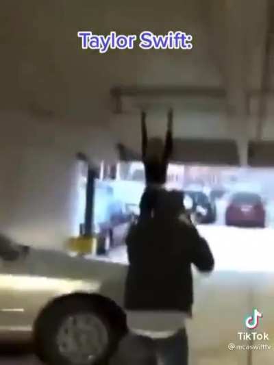 How Taylor swift hides from paparazzis