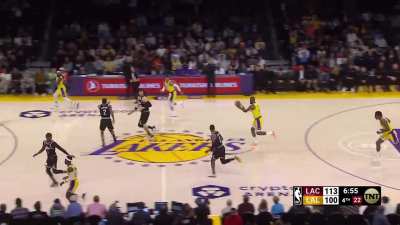 [Highlight] LeBron makes a career high 9 three pointers in a game!