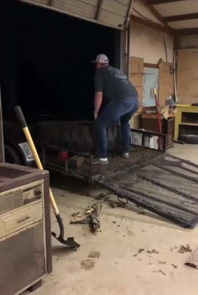 to lift that thing wearing crocs