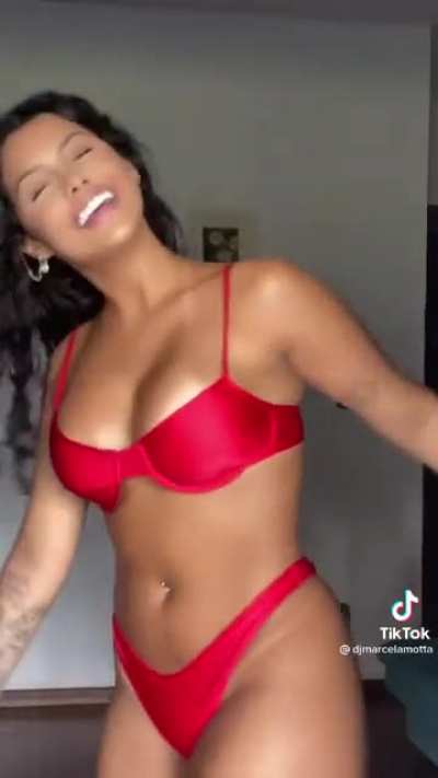 Latina thot in red&hearts;️