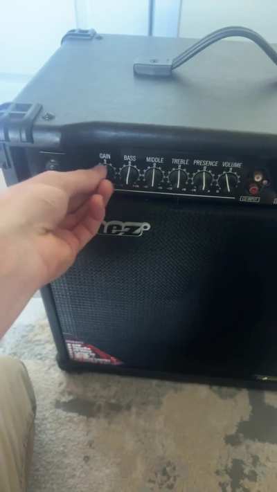 Bass amp buzz help